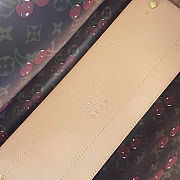 Colestore Louis Vuitton LV x TM Borsa OnTheGo GM Motivo Monogram Cherry trasparente 41x19x34cm - 6