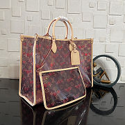 Colestore Louis Vuitton LV x TM Borsa OnTheGo GM Motivo Monogram Cherry trasparente 41x19x34cm - 2