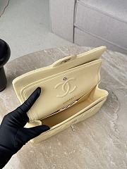 Colestore Chanel Buttercream Yellow Lambskin Quilted Classic Flap Medium Light Gold Hardware 23x14.5x6cm - 2