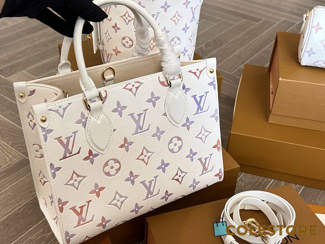 Colestore Louis Vuitton OnTheGo PM Dream Cream Color 25 x 19 x 11.5 cm - 1