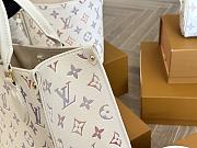 Colestore Louis Vuitton OnTheGo PM Dream Cream Color 25 x 19 x 11.5 cm - 5