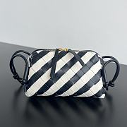 Colestore Bottega Veneta Intrecciato Concert Crossbody Bag 18.5x11.5x8.5cm - 1