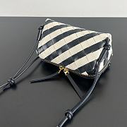 Colestore Bottega Veneta Intrecciato Concert Crossbody Bag 18.5x11.5x8.5cm - 2