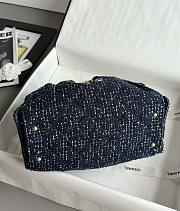 Colestore Chanel 25A Métiers d’Art Collection Tweed 25 Bag Small Hobo in Navy Blue 30x26x14cm - 2