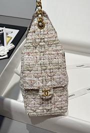 Colestore Chanel 25A Métiers d’Art Collection Tweed 25 Bag Small Hobo in White 30x26x14cm - 4