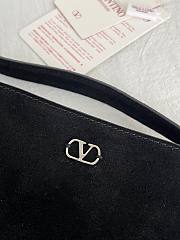 Colestore Valentino Garavani NELLCÔTE Black Fringe Suede Bag 20x20x3cm - 6
