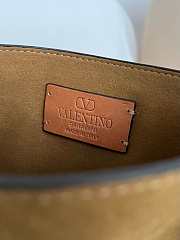 Colestore Valentino Garavani NELLCÔTE Havana Beige Fringe Suede Bag 20x20x3cm - 5