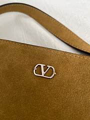 Colestore Valentino Garavani NELLCÔTE Havana Beige Fringe Suede Bag 20x20x3cm - 4