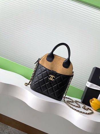 Colestore Chanel Clutch with Chain - Suede calfskin, shiny lambskin & gold-tone Beige 18x17x6cm