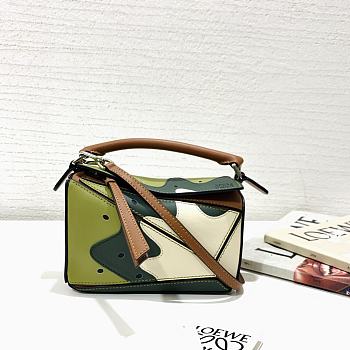 Colestore Loewe Calfskin Mini Puzzle Bag Kiwi 18x11x7.5cm