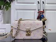 Colestore Louis Vuitton Pochette Métis East West Dream Cream 21.5 x 13.5 x 6 cm - 1