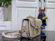 Colestore Louis Vuitton Pochette Métis East West Dream Cream 21.5 x 13.5 x 6 cm - 5