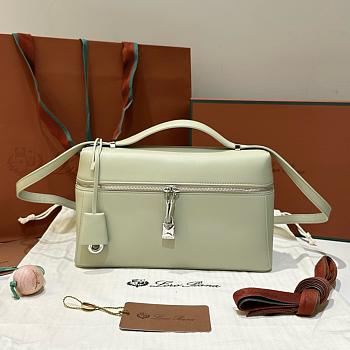 Colestore Loro Piana Extra Bag L27 Smooth Calfskin Light Wasabi 27x10x16cm