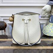 Colestore Louis Vuitton NéoNoé MM Monogram Empreinte White 26x17.5x26cm - 1