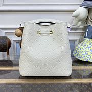 Colestore Louis Vuitton NéoNoé MM Monogram Empreinte White 26x17.5x26cm - 5