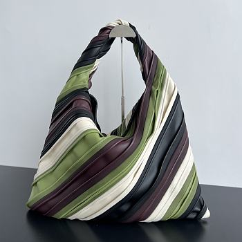 Colestore Bottega Veneta Calfskin Suede Striped Large Hop Black Matcha Leaf Jam White 54x24x13cm