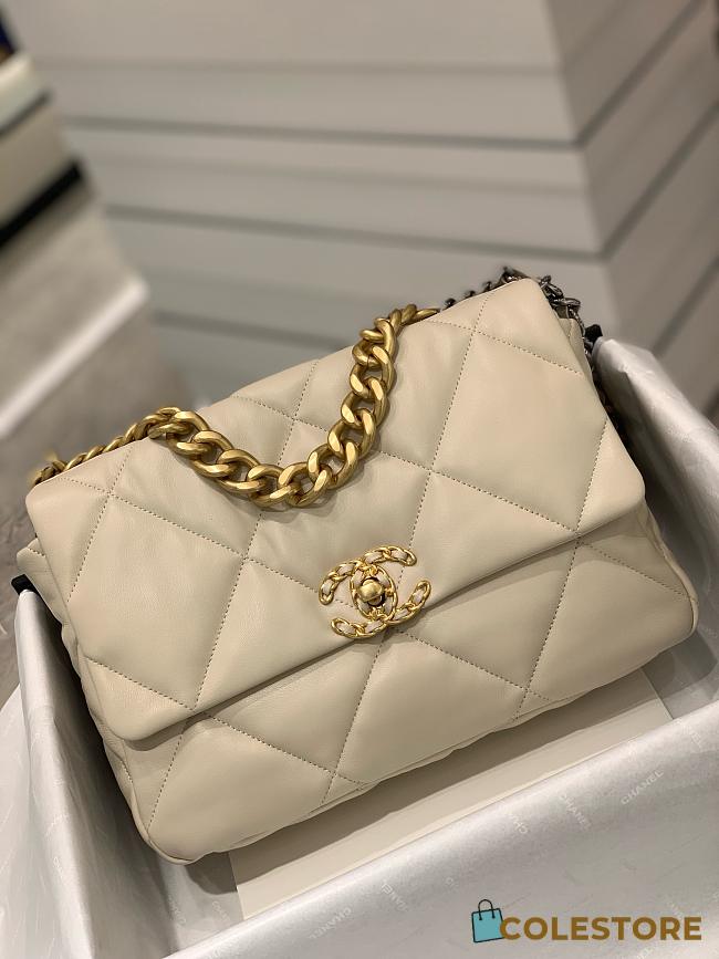 Colestore Chanel 19 Light Beige Lambskin 2025 Chip 20x30x10cm - 1