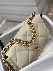 Colestore Chanel 19 Light Beige Lambskin 2025 Chip 20x30x10cm - 6