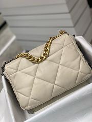 Colestore Chanel 19 Light Beige Lambskin 2025 Chip 20x30x10cm - 2