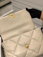 Colestore Chanel 19 Light Beige Lambskin 2025 Chip 20x30x10cm - 4