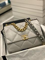 Colestore Chanel 19 Light Gray Lambskin 2025 Chip 20x30x10cm - 1
