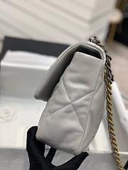 Colestore Chanel 19 Light Gray Lambskin 2025 Chip 20x30x10cm - 4