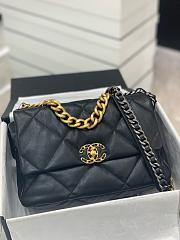 Colestore Chanel 19 Black Lambskin 2025 Chip 20x30x10cm - 1