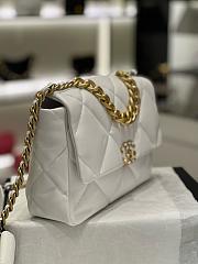 Colestore Chanel 19 White Lambskin 2025 Chip 20x30x10cm - 6
