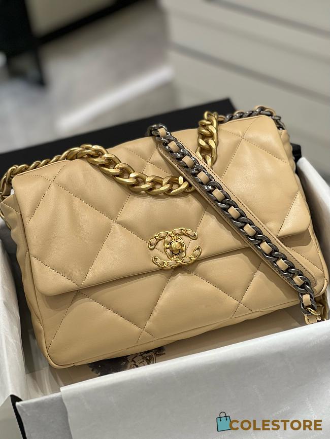 Colestore Chanel 19 Beige Lambskin 2025 Chip 20x30x10cm - 1