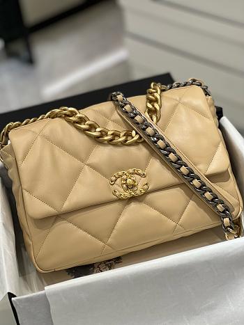 Colestore Chanel 19 Beige Lambskin 2025 Chip 20x30x10cm
