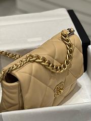 Colestore Chanel 19 Beige Lambskin 2025 Chip 20x30x10cm - 5