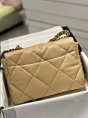 Colestore Chanel 19 Beige Lambskin 2025 Chip 20x30x10cm - 3