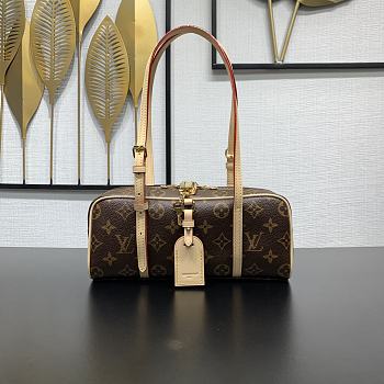 Colestore Louis Vuitton Hang On Bag M47031 26 x 11.5 x 6.5 cm