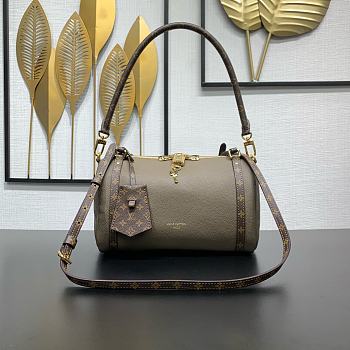 Colestore Louis Vuitton Express PM Smoke M26360 26 x 17 x 13.5 cm