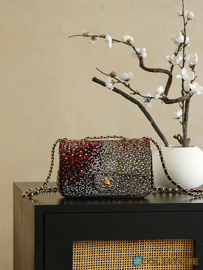 Colestore Chanel Crystal Classic Flap Bag Metal Gold & Black & Red 20x10x7cm - 1