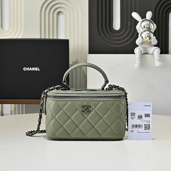 Colestore Chanel Vanity Rectangular Top Handle So Green Lambskin 17cm