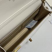 Colestore Chanel Wallet on Chain Shiny Calfskin & Gold-Tone Metal White 19.5x12x3.5cm - 4