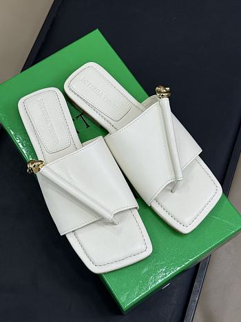 Colestore Bottega Veneta Solstice Flat Thong Sandals White