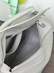 Colestore Loewe Small Featherlight Puzzle Bag in Nappa Lambskin Shell Grey 24x10.5x16.5cm - 5
