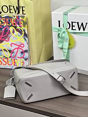 Colestore Loewe Small Featherlight Puzzle Bag in Nappa Lambskin Shell Grey 24x10.5x16.5cm - 4