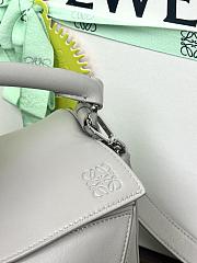 Colestore Loewe Small Featherlight Puzzle Bag in Nappa Lambskin Shell Grey 24x10.5x16.5cm - 3