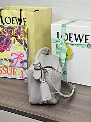 Colestore Loewe Small Featherlight Puzzle Bag in Nappa Lambskin Shell Grey 24x10.5x16.5cm - 2