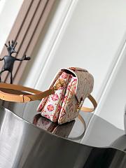 Colestore Louis Vuitton LV By The Pool Pochette Métis Coral 25 x 19 x 7 cm - 6