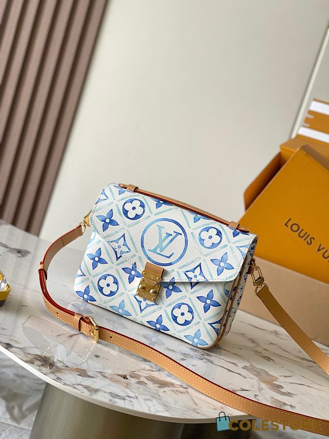 Colestore Louis Vuitton LV By The Pool Pochette Métis Blue 25 x 19 x 7 cm - 1