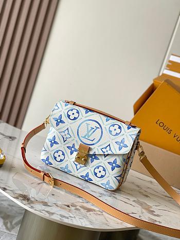 Colestore Louis Vuitton LV By The Pool Pochette Métis Blue 25 x 19 x 7 cm