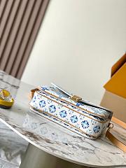Colestore Louis Vuitton LV By The Pool Pochette Métis Blue 25 x 19 x 7 cm - 4