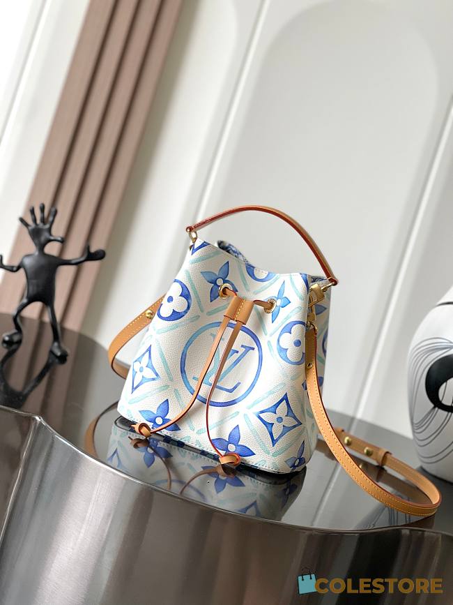 	 Colestore Louis Vuitton LV By The Pool NeoNoe BB M25315 Blue 20x20x13cm - 1
