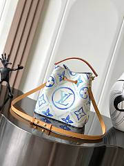 	 Colestore Louis Vuitton LV By The Pool NeoNoe BB M25315 Blue 20x20x13cm - 3