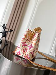 	 Colestore Louis Vuitton LV By The Pool NeoNoe BB Coral 20x20x13cm - 6