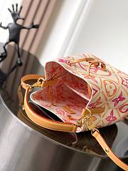 	 Colestore Louis Vuitton LV By The Pool NeoNoe BB Coral 20x20x13cm - 3